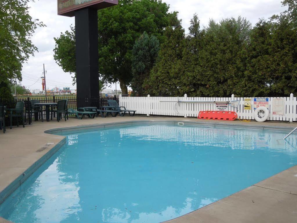 Ourguest Inn & Suites Downtown Port Clinton Esterno foto